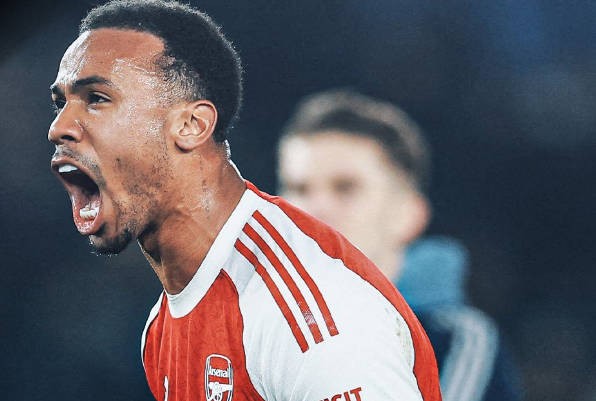 枪手客场苦战保胜果;双中卫解围风暴席卷布莱顿。 体育新闻