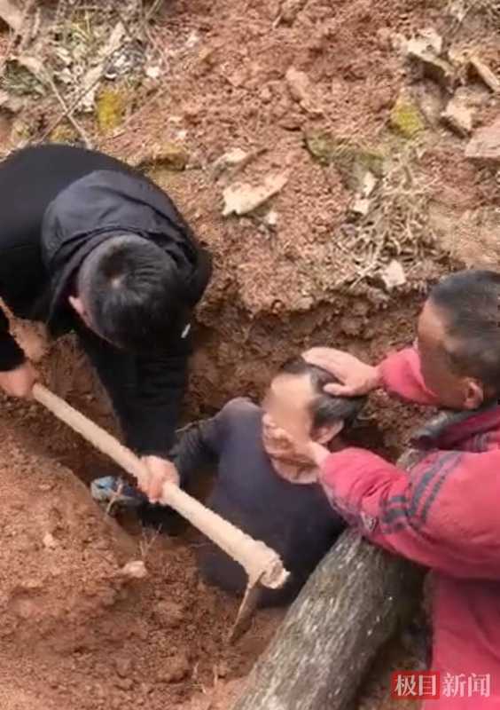 元宵佳节突发险情,邻里齐心施援手;山村塌方一刻,善举温暖人心。 文化旅游 元宵佳节突发险情,邻里齐心施援手;山村塌方一刻,善举温暖人心。 文化旅游