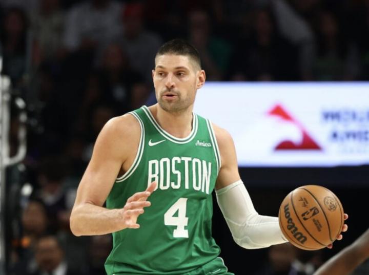  武切维奇右手无名指骨折确认；凯尔特人迅速安排手术，缺阵期或影响内线轮换。 体育新闻