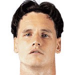 德康续约里昂,稳定后防线至2029年;门将经验延续,球队信心显著增强。 体育新闻