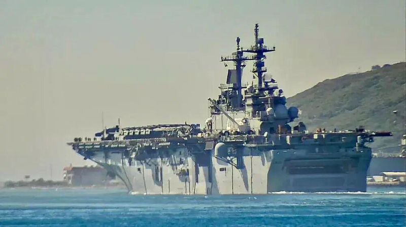 特朗普宣布美伊展开对话,能源设施打击暂缓五天;盟友联合声明指向霍尔木兹海峡。 新闻 特朗普宣布美伊展开对话,能源设施打击暂缓五天;盟友联合声明指向霍尔木兹海峡。 新闻