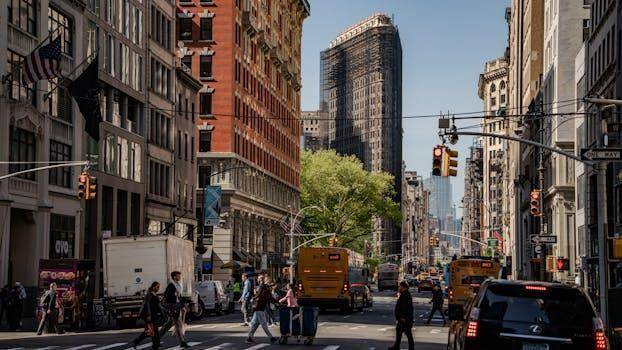  股份制银行年报率先发布，净息差止跌迹象逐步显现；资产质量保持平稳，经营韧性值得关注。 股票财经