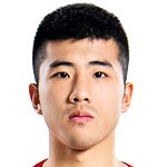  中乙联赛激战正酣；上海海港B队首轮大胜；李圣龙赛后分享内心感受。 体育新闻