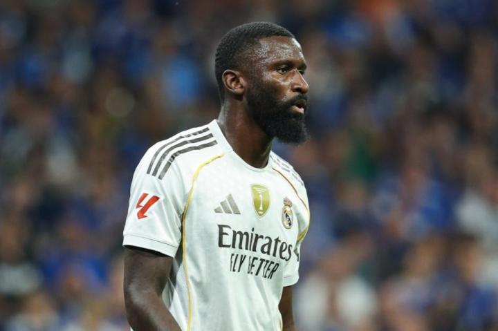 皇马后防核心面临合同调整;吕迪格或将接受一年短期续约方案。 体育新闻 皇马后防核心面临合同调整;吕迪格或将接受一年短期续约方案。 体育新闻