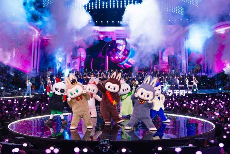  潮玩帝国的幻象与现实：从暴跌看IP依赖的哲学困境 企业服务