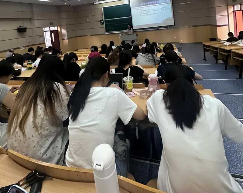  那个放弃名校录取通知书的女孩，让人心疼：考研高学费时代的生存启示 教育招生